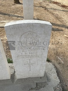 BAGHDAD (NORTH GATE) WAR CEMETERY - DAVEY, F W